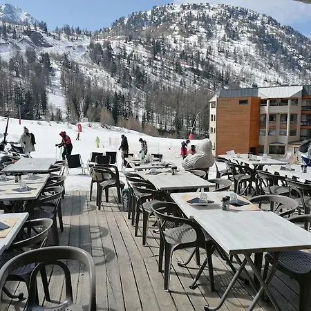 F2 Au Pied Des Pistes Apartment *