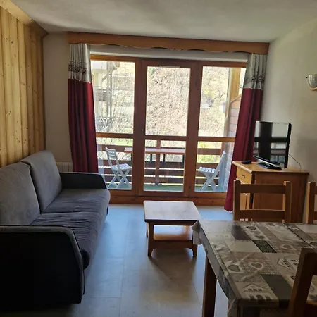F2 Au Pied Des Pistes *